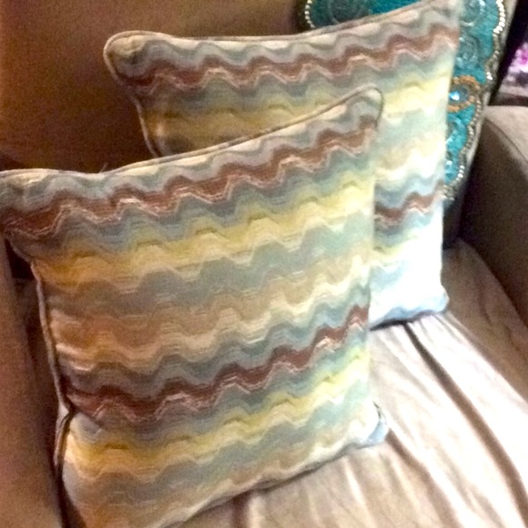 Throw/Accent pillow set of 2 - Picture 2 of 8